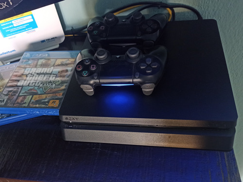 Playstation 4 Slim Color Negro 500 Gb; 2 Controles; 2 Juegos