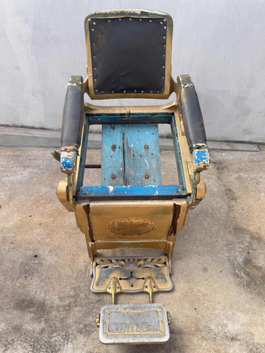 Cadeira De Barbeiro Genaro Ferrante Metal Embuia Restauro