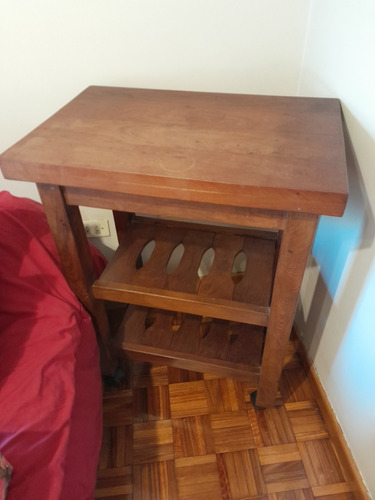 Mesa De Tv De Algarrobo Con 2 Estantes Y Rueditas