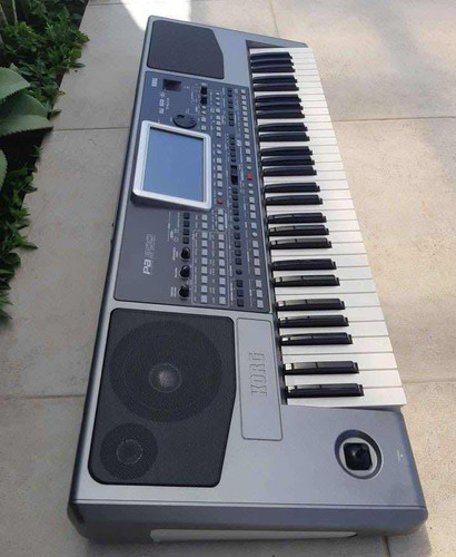 Teclado Korg P900