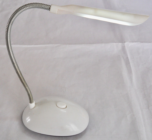 Mini Lámpara De Escritorio Flexible Led A Pilas