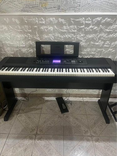 Piano Digital Yamaha Dgx-650 - Sensitivo, Con Mueble