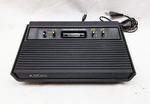 Não Funciona - Atari 2600 Com Fonte Interna - Leia Descrição