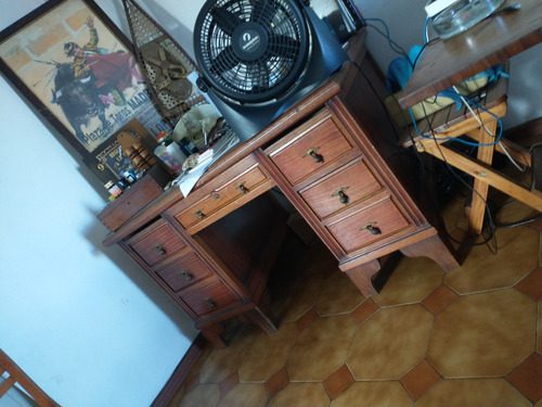 Antiguo Escritorio De Madera.