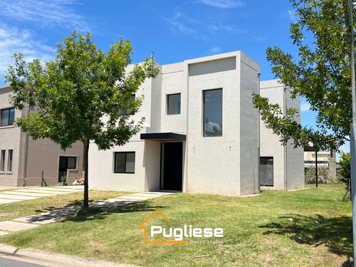 Casa Moderna En Venta A Estrenar. Lote Interno. Araucarias Puertos. 3 Dormitorios + Escritorio