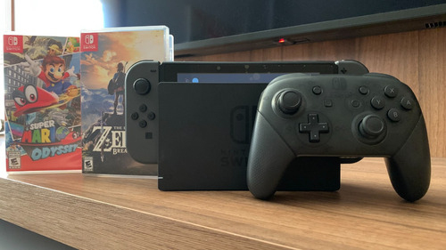 Nintendo Switch Usado + Sd Card 400gb + Pro Controller + 2 Games