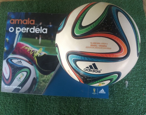 Pelota adidas Brazuca 2014