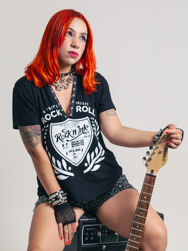 Camiseta Feminina Decote V Ilhós Rock And Roll Ink