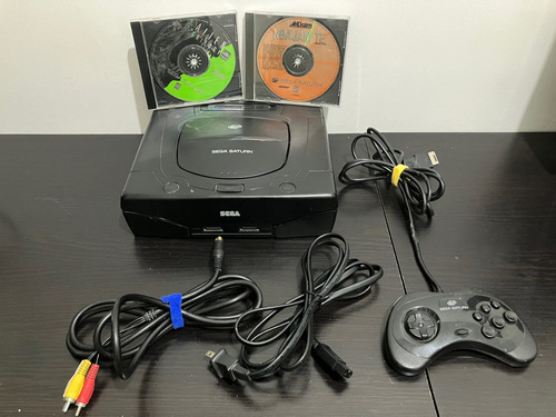 Consola Sega Saturn Standard Color Negro Con Dos Juegos