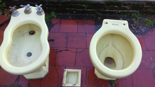 Inodoro Y Bidet (incluye Pie De Lavatorio Y Jabonera)