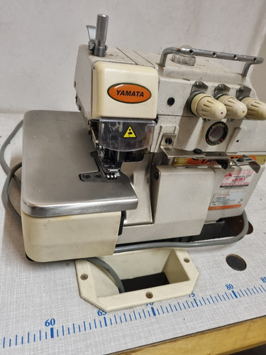 Overlock Con Mesa Yamata (usada)