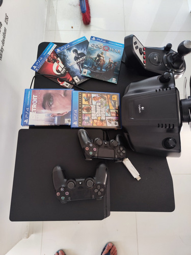 Ps4 Slim 1 Tb - Negro - Dos Controles + Volante Logitech