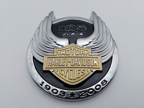 Emblema Harley Davidson 105 Aniversario Cromado