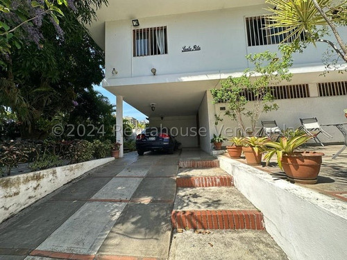 Amplia Casa Con Anexo Independiente En Calle Cerrada Con Vigilancia El Cafetal Nb 24-25586