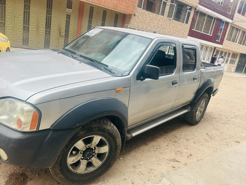 Nissan Frontier 4x4 Doble Cabina 2.4
