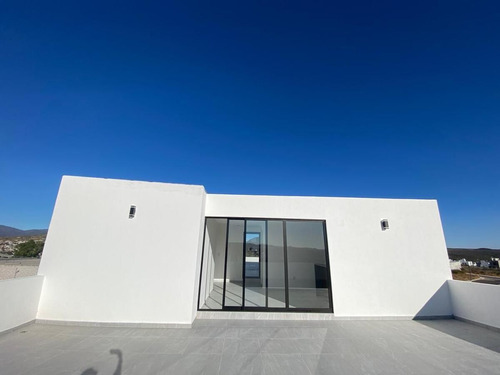 Residencia En Venta En Lomas De Juriquilla, Diseño De Autor, Triple Altura! - Imagen 2