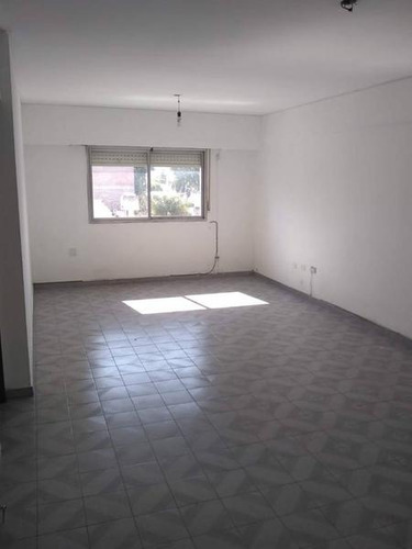 Departamento En Venta De 2 Dormitorios Al Contrafrente Barrio Luis Agote - Imagen 2