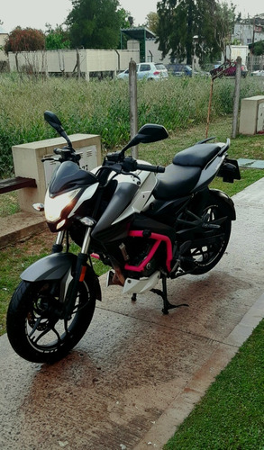 Rouser Ns 200