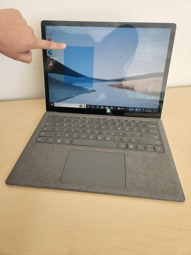 Surface Laptop 3 (i5, 10 Gen, Pantalla Touch) Con Funda *