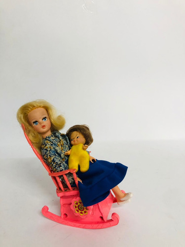  Cadeira De Balança E Bebê Naninha + Boneca Susi -  Usado