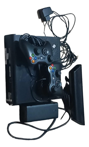 Xbox 360 Super Slim Preto Standard Dois Controle De Fio E Kinect