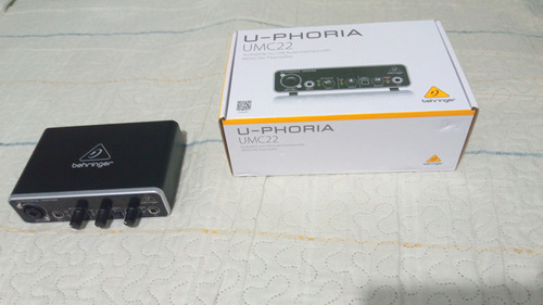 Interface De Áudio Behringer U-phoria Umc22 