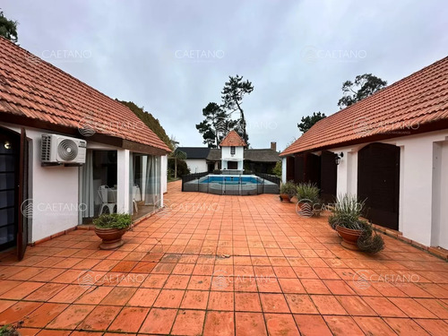 Venta Espectacular Casa Punta Del Este, Golf - 4 Dormitorios Con Piscina Y Gran Parque