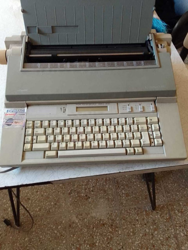 Máquina De Escribir Electrica Usada Marca Olivetti