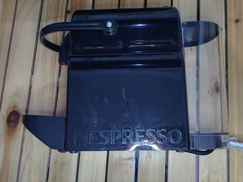 Cafetera Nespresso Inissia  D40 + 12 Cápsulas Recargables 