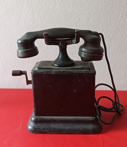 Telefono Antiguo A Magneto Hierro De Estacion De Ferrocarril