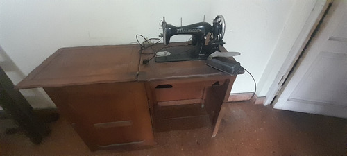 Maquina De Coser Antigua