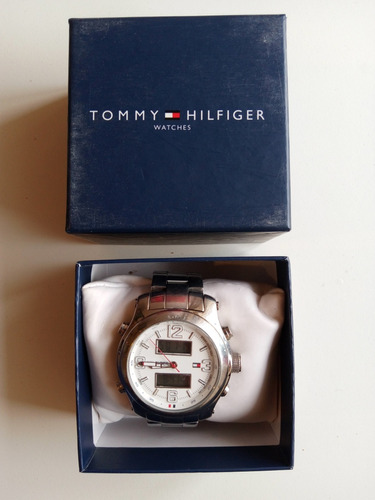 Reloj Tommy Hilfiger Metálico, Analógico Y Digital Con Luz .