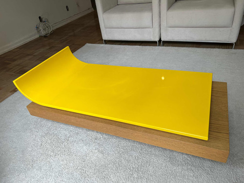 Mesa De Centro De Sala Com Tampo Amarelo