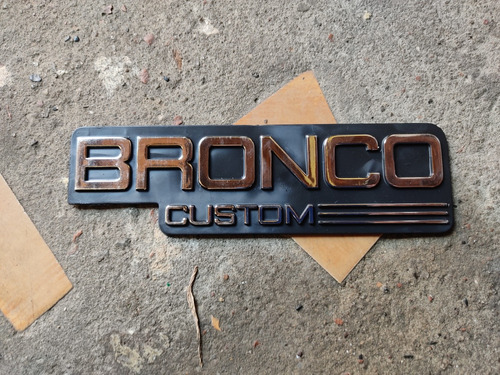 Emblema Bronco Custom Ford Guardabarro Foto 2