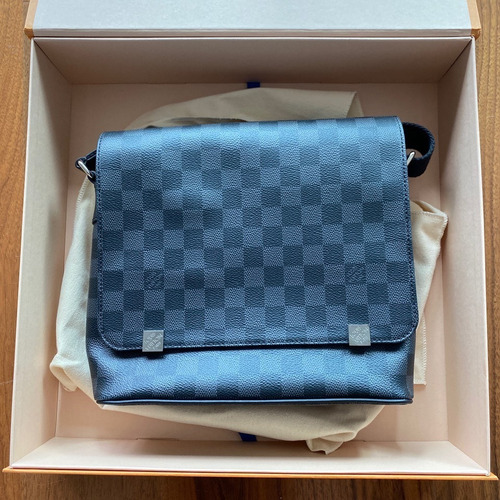 Louis Vuitton District Pm Shoulder Bag Mariconera N41028