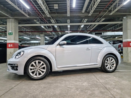 Volkswagen Beetle 2.5 Sport Automático 