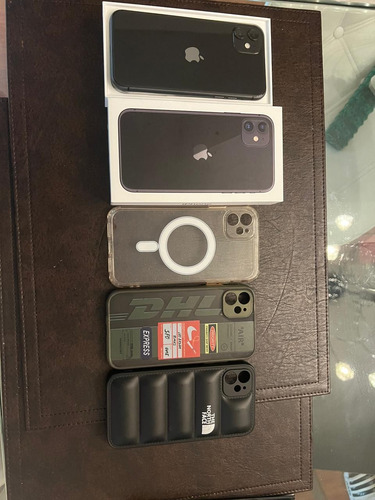 Apple iPhone 11 (64 Gb) - Negro Con 3 Carcasas