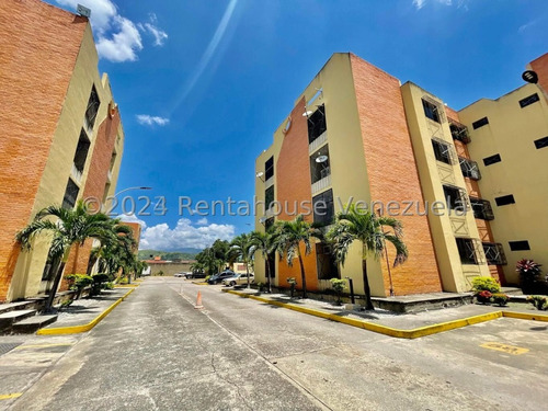 Apartamento En Alquiler En Urbanización Privada Narayola Av Intercomunal Amoblado Con Pozo De Agua Listo Para Mudarse Nela 25-18213