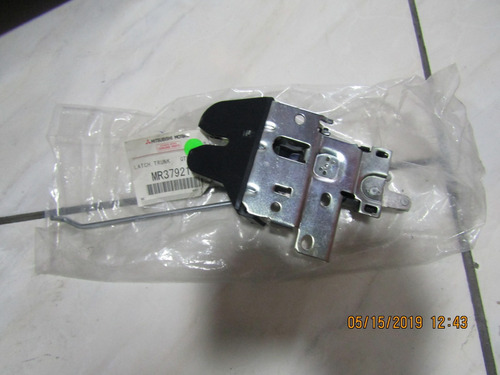 Cerradura Tapa Motor Mitsubishi Lancer 2005-2008 Foto 3