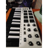 Teclado Midi Akai Mpk