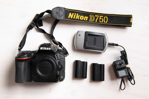 Nikon D750 Body + 2 Baterías