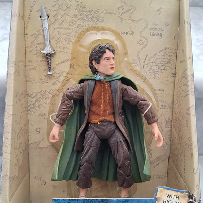 Frodo Figura Articulada Deluxe De El Señor De Los Anillos | Envío gratis
