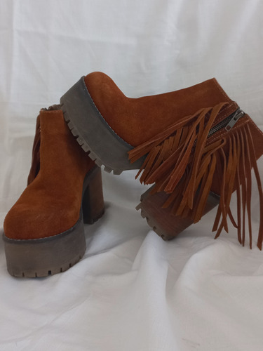 Botas Mujer Sarkany Cuero Gamuzado Taco Y Plataforma N 38