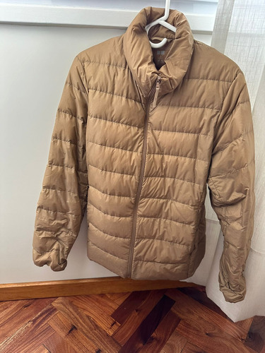 Campera Uniqlo Abrigada Y Ultraliviana