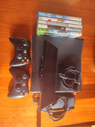 Xbox 360 + 2 Controles + Kinect + 5 Jogos