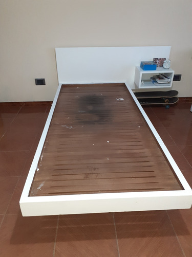 Cama De Madera Maciza Con Respaldo Y Mesa De Luz...