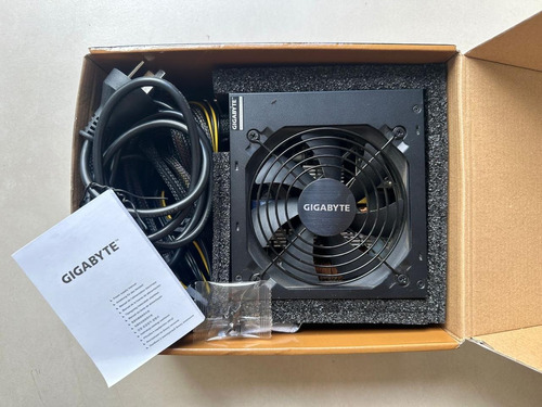 Fuente 650w 80plus Bronze Gigabyte P650b Color Negro