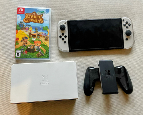 Consola Nintendo Switch Oled + Animal Crossing + Travel Bag