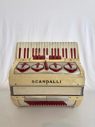 Acordeon Scandalli 120bx