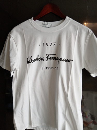 Playera Salvatore Ferragamo Gucci Balenciaga Armani Prada 